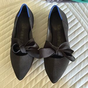 Rothys black Point with bow. Excellent condition- size 7